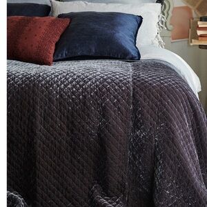 Luxurious Bella Notte Velvet Silk Quilted King Coverlet Loulah Pillow Shams